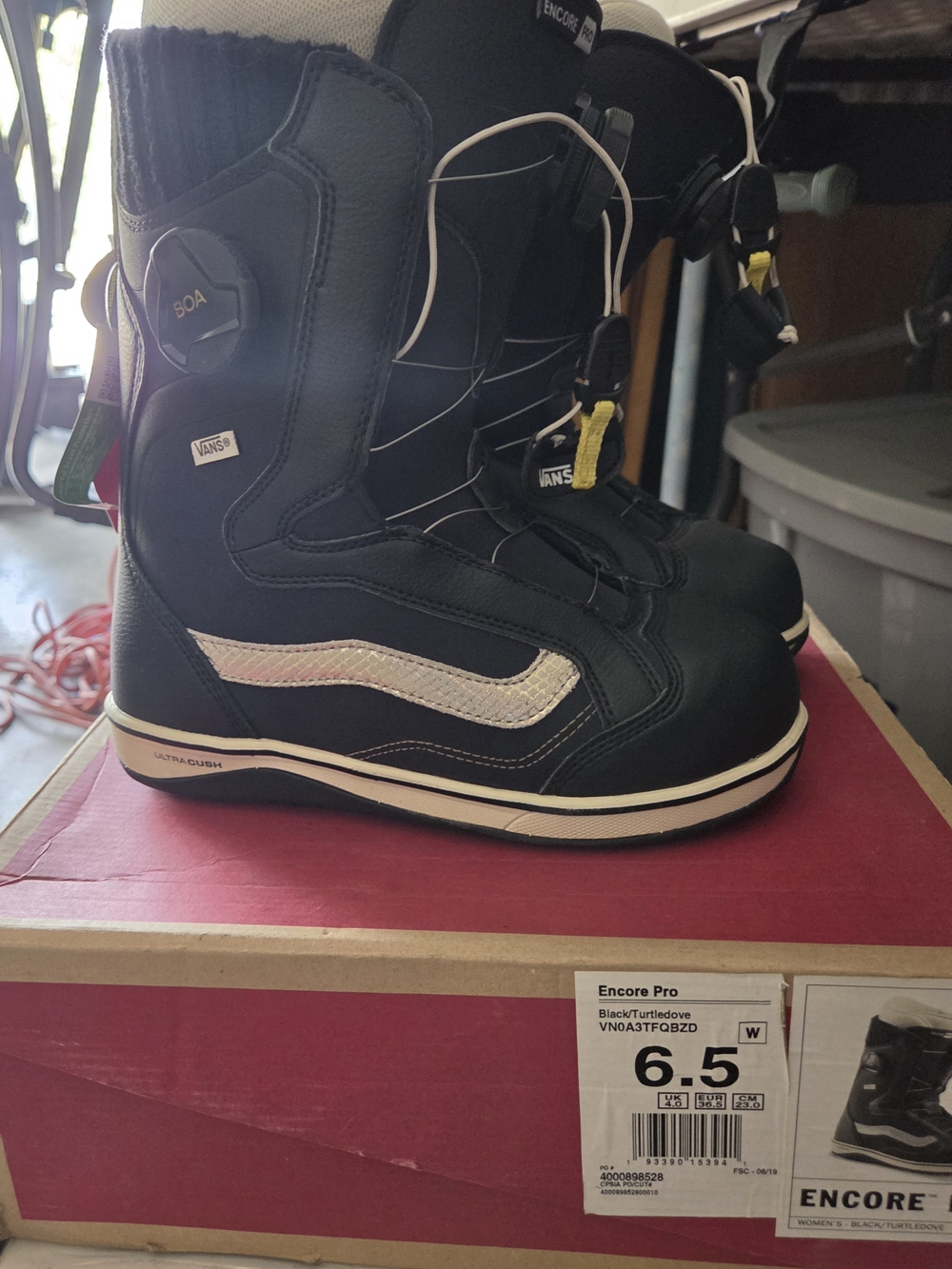 Vans Black Encore Pro Snow Boots with Cream Collar women's 6.5
